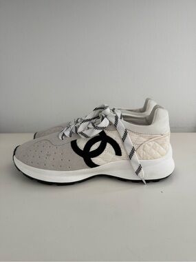 Chanel CC Logo sneakers